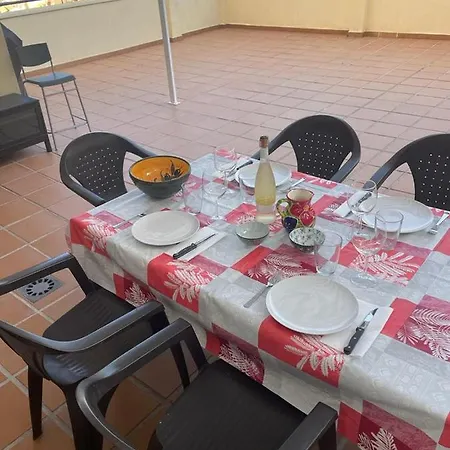 Encantador Piso Con Terraza Y Piscina Benalmádena