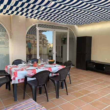 Encantador Piso Con Terraza Y Piscina Benalmádena
